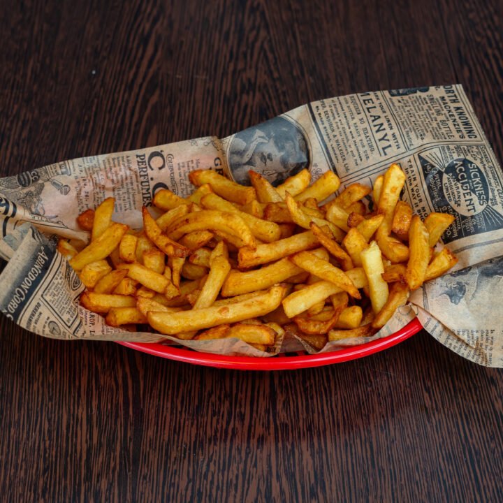 Assiette de frites fraîches